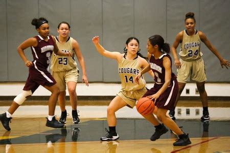 SCVNews COC Womens Basketball Defeated In Canyons Crossover 01