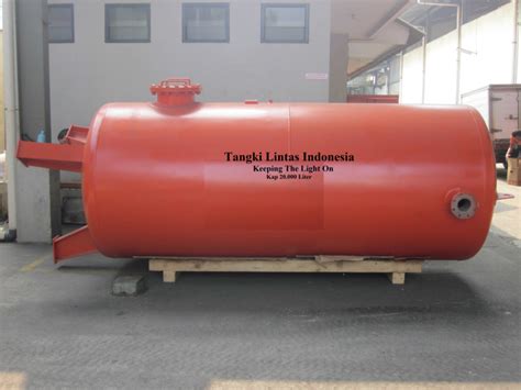 Satu truk tangki memuat 5000 liter air. Tangki Solar Baru dan Bekas | Indonesia