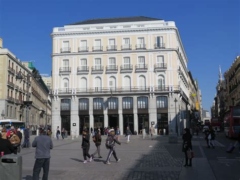 Don't Call it a Town Square: Apple and Public Space
