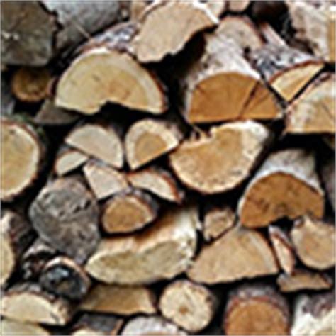 En fer, bois ou tissus, toutes les matières sont tendance, du moment que les bûches sont laissées apparentes. Comment ranger son bois de chauffage