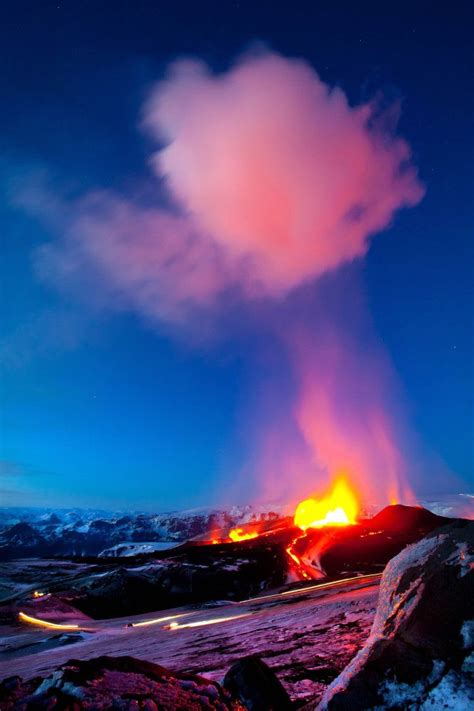 Icelandic Volcano Fimmvörðuháls Erupts Against Aurora Borealis