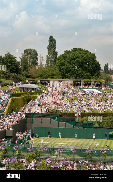 Wimbledon Crowd Hi Res Stock Photography And Images Alamy