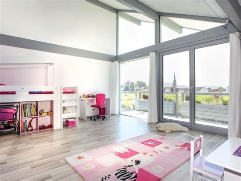 Wer hat das schönste, inspirierendste und originellste privathaus 🗸 in ganz deutschland 🗸 geschaffen? Familienvilla mit Innen-Pool - DAVINCI HAUS | Haus, Villa ...