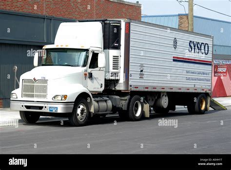 A 10 Wheeler Delivery Truck Unloading Stock Photo Alamy