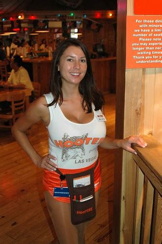 Sexy Hooters Waitress Marcelina I Visited The Hooters Hote Flickr