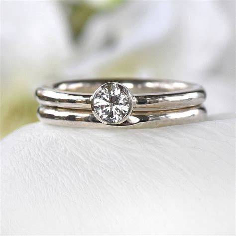 Maybe you would like to learn more about one of these? Ini Makna Dibalik Warna Cincin Tunangan yang Cocok Untuk ...