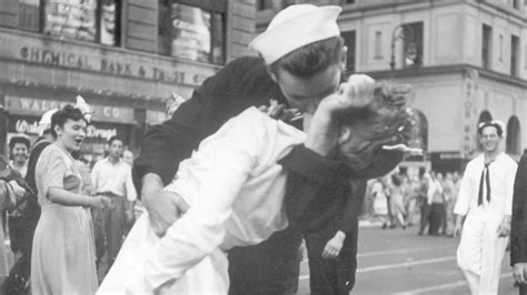 Sailor In Iconic World War Ii Kissing Photo In Times Square Dies At 95