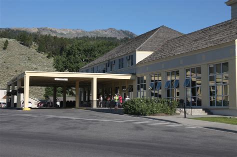 mammoth hot springs hotel and cabins yellowstone insider