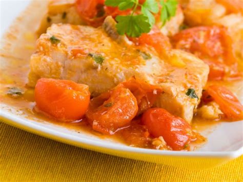 El bacalao completamente cocido se desescama fácilmente al si el bacalao no está cocido, continua cocinándolo en el microondas durante otros 1 o 2 minutos y compruébalo nuevamente. como preparar el bacalao seco | CocinaDelirante