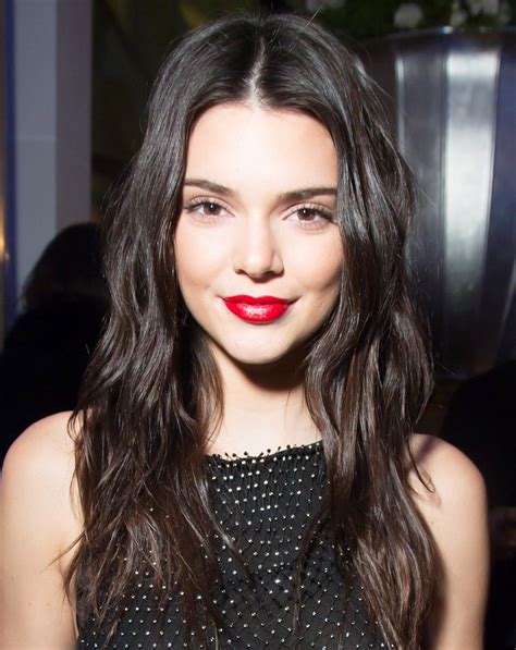 This Is How Kendall Jenner Keeps Her Skin Clear Kendall Jenner Style Kendall Jenner Photos