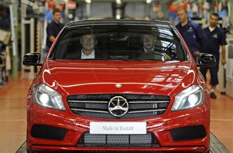 Daimler Chef Zetsche Rechts Und Produktionsvorstand Bernhard Fahren