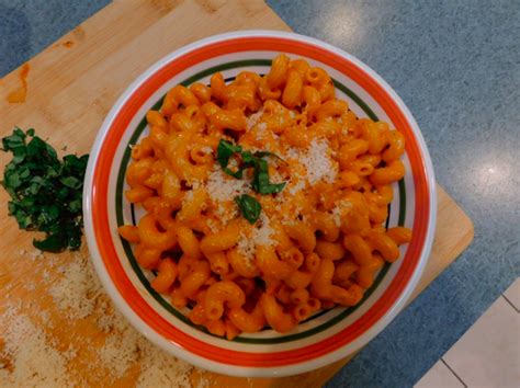 Mix well then add a tbs butter. Trying Gigi Hadid's Simple Spicy Vodka Sauce with Pasta