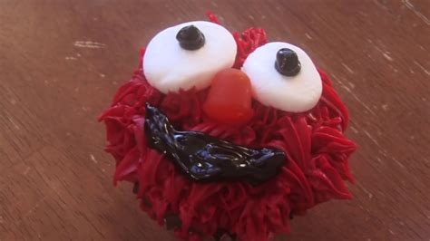 How To Make An Elmo Cupcake From Sesame Street Youtube