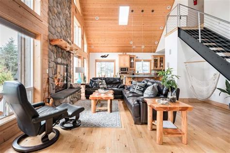 Find pet friendly getaways, romantic retreats and large group vacation rentals. 10 Best Pet-Friendly Cabin Rentals in Washington State