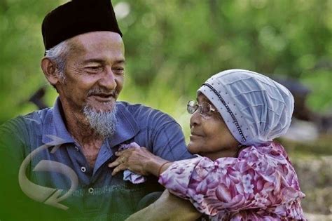 10 Adab Terhadap Orang Tua Dalam Islam Dan Dalilnya