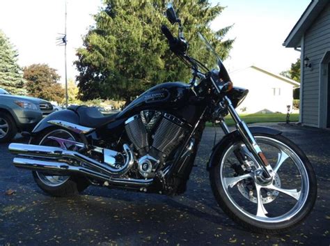 F 800 gt'de bu özellik süspansiyon ve her sürücü için doğru ergonomiyi sağlayan üç farklı sele yüksekliğiyle elde edilir. Motorcycles for sale in Twin Lakes, Wisconsin