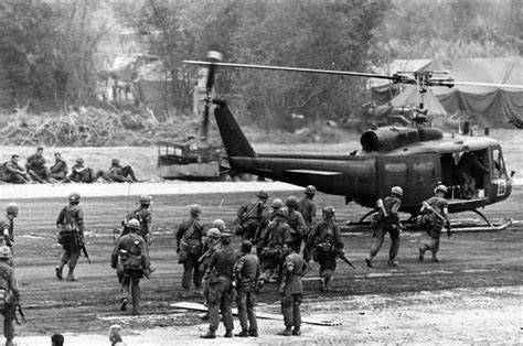 3rd April 1968 Us Air Cavalry Moves Toward A Us Army Assault