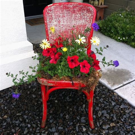16 Mesmerizing Ways To Add A Little Bit Of Whimsy To Your Garden Page