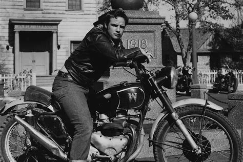 It comes as a disappointment to discover that the wild one, the quintessential brando rebel film, is at base a traditional misunderstood youth vs. 29 films avec des motos - Belles Machines