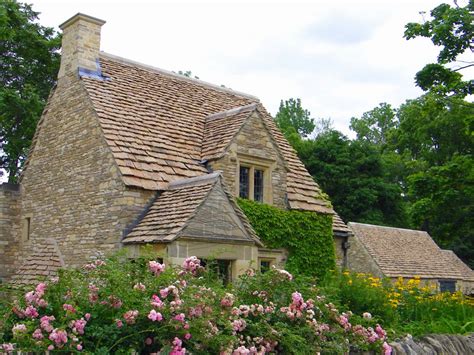 Cotswold Cottage The Cotswold Cottage Was Built In The Ear Flickr