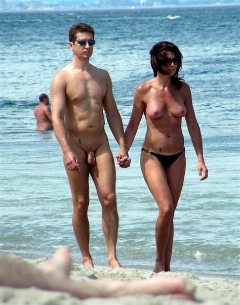 1392725603 In Gallery Cfnm Beach Couples Picture 8