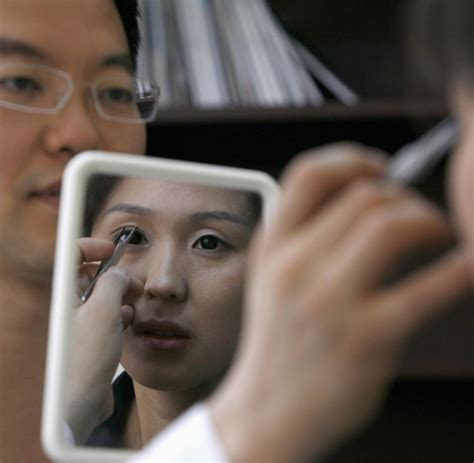 Plastische Chirurgie Erbarmungsloser Schönheitswahn In Südkorea Welt