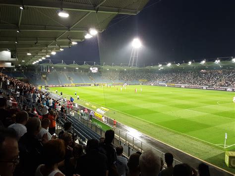 Kiril despodov de sk sturm graz se escapa en el estadio allianz stadion, pero su chut no va a portería. Groundhopping SK Sturm Graz - fussballwelt.at