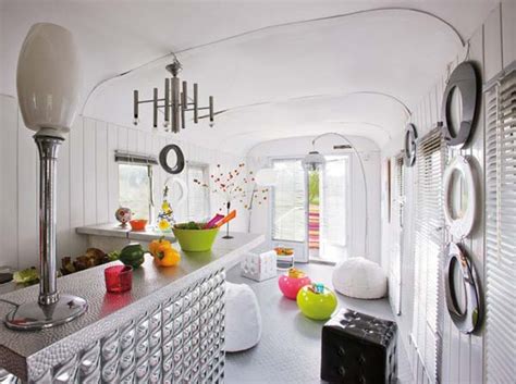 ¿estas buscando un buen televisor de pequeño para caravanas y autocaravanas o para poner en la cocina de tu casa? Cocina para la Caravana