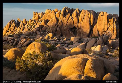 Picturephoto Rock Wall With Marble Rocks At Sunset Jumbo Rocks