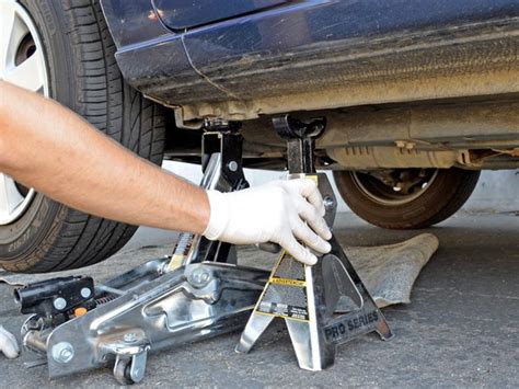 Front centre armrest with storage. 2001-2005 Honda Civic Oil Change (2001, 2002, 2003, 2004 ...