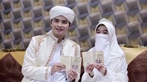 Alvin mengunggah video moment bahagia saat dia mempersunting wanita yang saat ini sudah memberikan. Kisah Cinta Alvin Faiz dan Istrinya yang Mualaf - Ramadan ...
