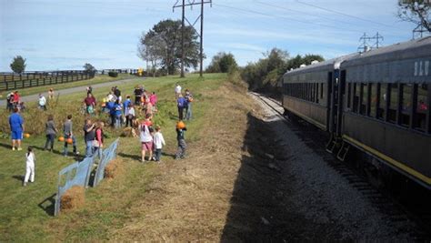 4 Of The Downright Best Fall Train Rides In Kentucky