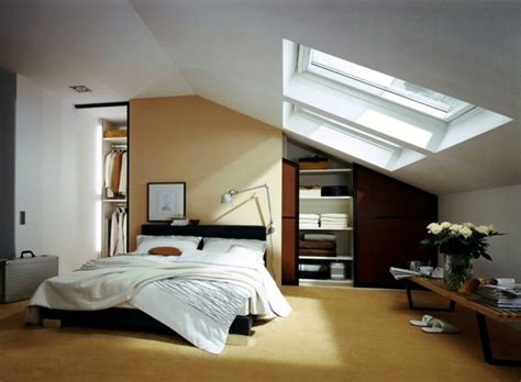 Die weißen wände in diesem bild lassen den raum trotz mehrerer. 1001+ Ideen für Einbauschrank für Dachschräge - tolle Designs