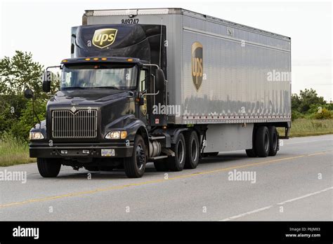 Ups Semi Camion Banque d'image et photos - Alamy