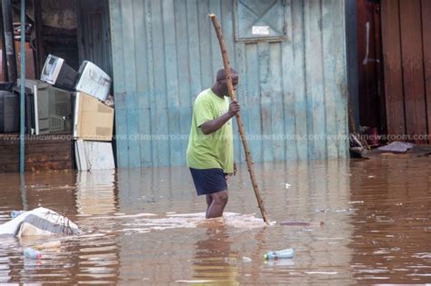 kumasi hundreds displaced in flooding at atasemanso six hospitalized