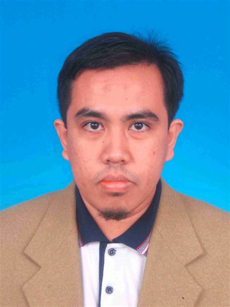 His mother hailed from kemaman, terengganu, malaysia. MASJID ABDULLAH FAHIM : JAWATANKUASA PENGURUSAN MASJID