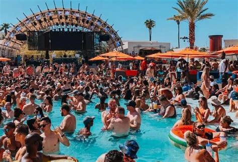 Las Vegas Strip 3 Stop Pool Party Crawl Med Partybuss Getyourguide