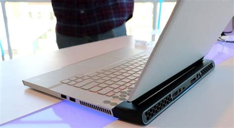 Hands On New Alienware M15 And M17 Gaming Laptops With 9th Gen Intel