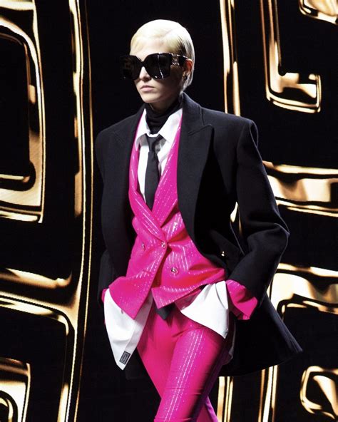 Versace Goes Gender Fluid on the Runway - Grit Daily News