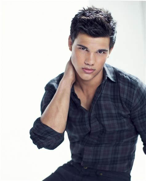 Viennese89 said on 9/dec/12 looks really short in this one with 5'4 nikki reed: Celebrity Taylor Lautner - Weight, Height and Age
