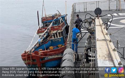 Personel KRI Usman Harun Menggeledah Kapal Ikan Vietnam Hasilnya
