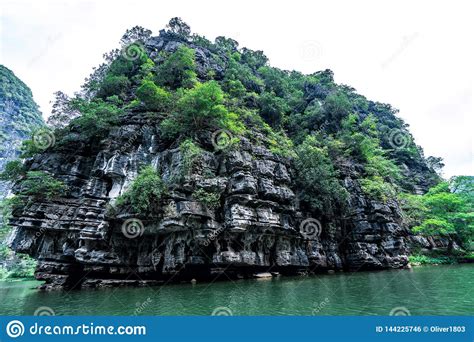 beautiful-jungles-and-mountains-of-northern-vietnam-ninh-binh-stock