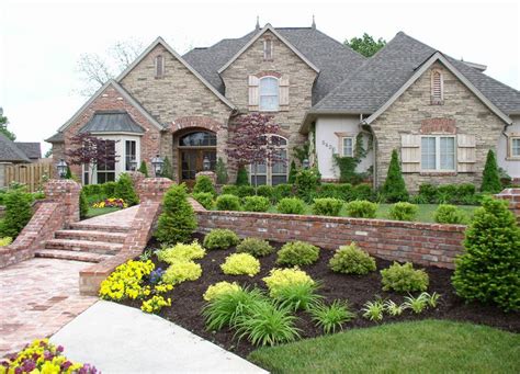 Avoid the stress of doing it yourself. Luxury And Classic House Landscaping Ideas | Free Images ...