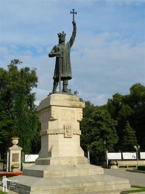 Statuia Lui Ştefan Cel Mare De La Chişinău