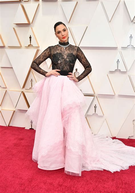 Parasite, joker, 1917 & more. Gal Gadot - Oscars 2020 Red Carpet • CelebMafia
