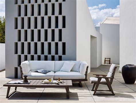 With emotive imagery and an opulent look, the magazine blends interiors with exteriors. Loungemobiliar - Garten & Wohnen