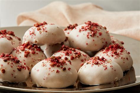 Austria's most popular christmas cookie are undoubtedly the vanillekipferl. Austrian Cookie Recipes - Cinnamon Rings - Austrian German Christmas Cookies • Best ... - Rate ...