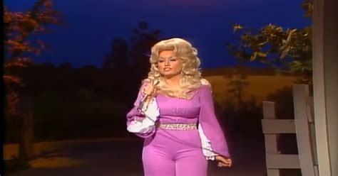 Dolly Parton Sings “jolene” Onstage Two Notes In And The Crowd Is Already Going Crazy