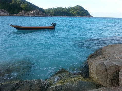 Menurut pengarah jabatan pelancongan terengganu, mohd huzairil nizam ibrahim, selain berbahaya, keadaan laluan terbabit yang uzur juga mencacatkan pemandangan keindahan pulau itu. Pulau Perhentian Kecil : Aktiviti di Pulau Perhentian ...