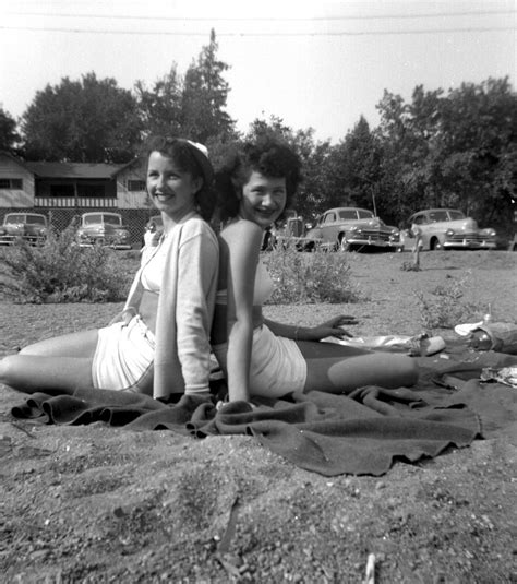 girls at the beach jacqlennon flickr